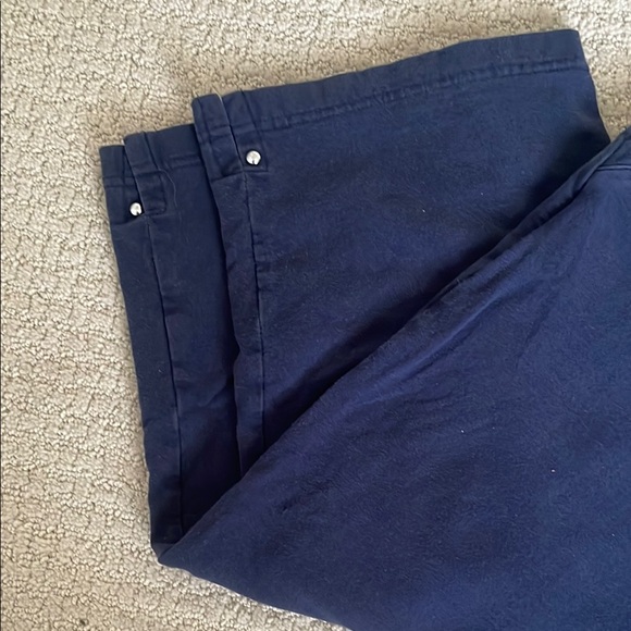 Sleek Navy Blue Capri Sweats: Comfort Meets Style 👖💙 Medium - Picture 4 of 9